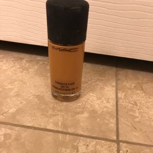 MAC Studio Fix Fluid NC40
